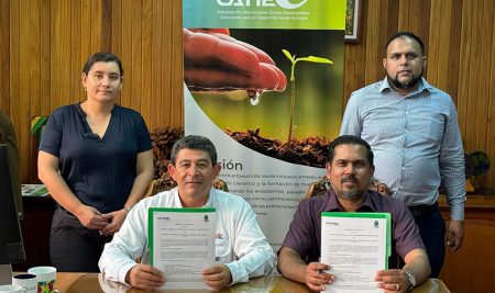 CATIE y CARDI firman convenio para fortalecer la investigación y el desarrollo agrícola en el Caribe